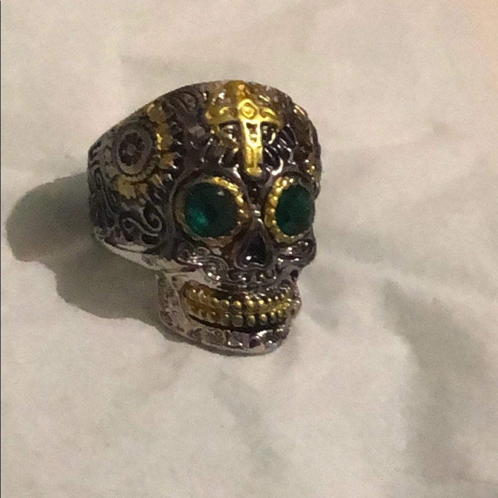 Skull ring
